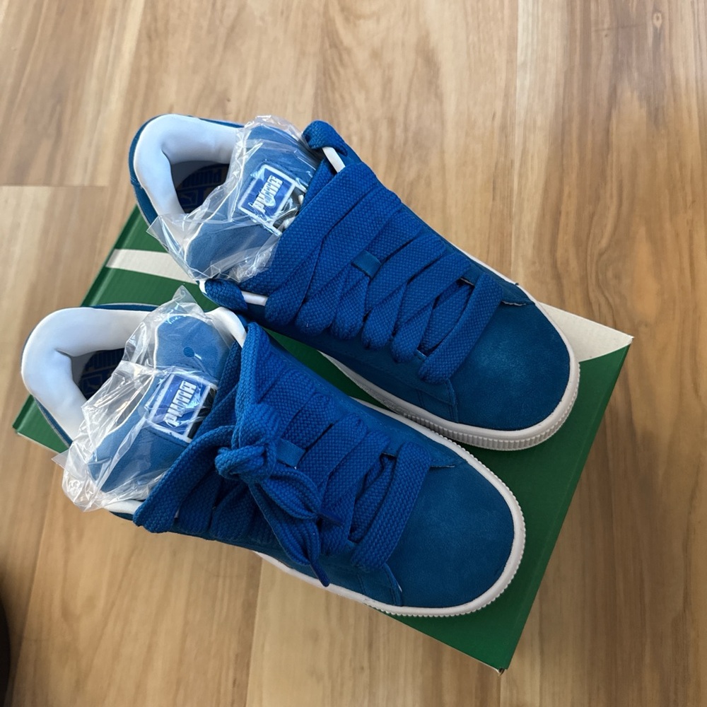 Puma Vibrant Blue Sneakers with White Trim